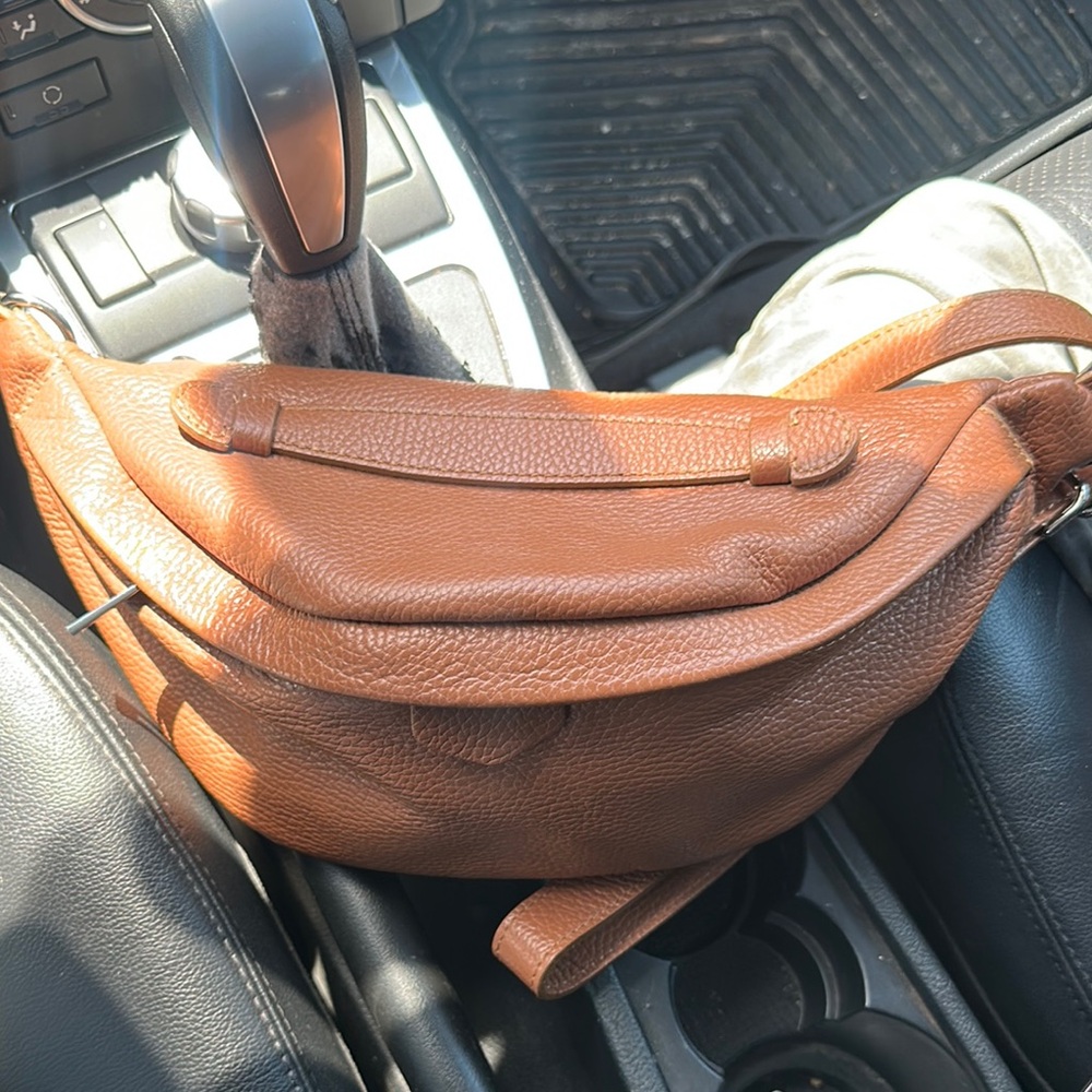 Women’s Tan Leather Bag please ask before purchasing